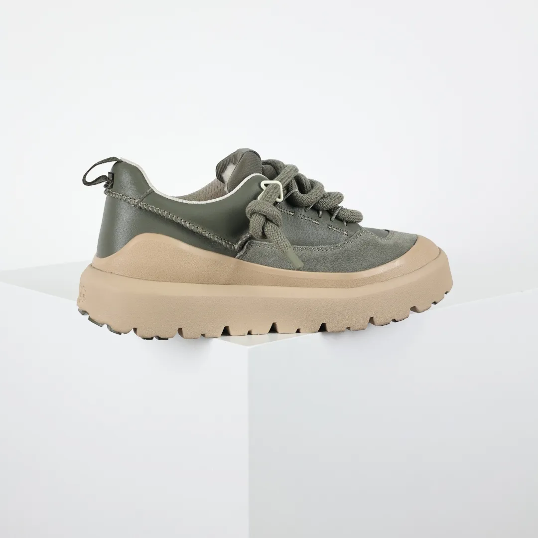 Copy price 💰700 Core recommendation Good price In recent years, uug has launched a series of styles that are partially geared towards the preferences of young consumers and have also moved to the forefront of fashion trends. Shoe body material Water-repellent coated suede upper 17 mm UGGPURE™ implanted wool insole Lightweight non-slip comfortable rubber outsole with brand LOGO trademark Comes with a full set of packaging Size: 35 37 38 39 40 41 42 43 44 45